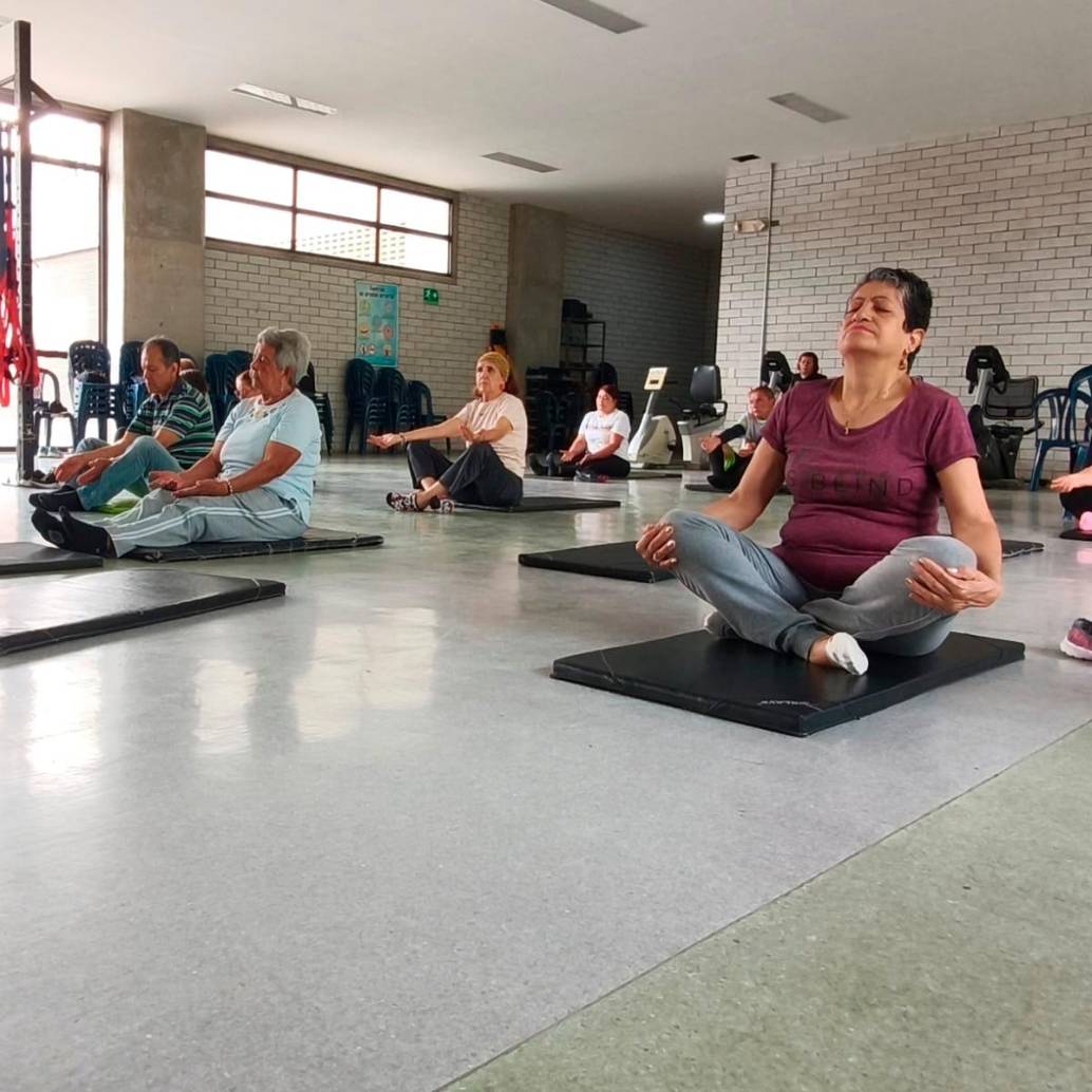 La actividad física es una de las cinco prácticas que disminuye el riesgo de la demencia. Otras: alimentación saludable, estimulación cognitiva, control de factores de riesgo cardiovascular e interacción social. FOTO cortesía GNA