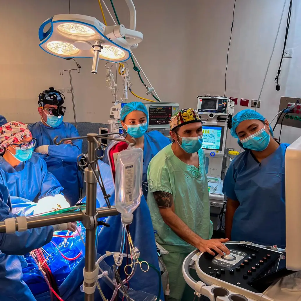En la operación participaron especialistas en cuidado intensivo pediátrico, cardiología, infectología, nefrología y neurología. FOTO Cortesía