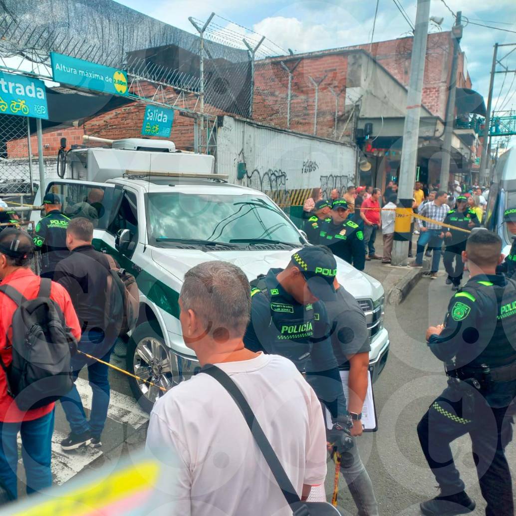 Dentro de este parqueadero ocurrió el asesinato de Juan José Marín Saldarriaga, de 62 años, cuando iba a recoger su carro. FOTO: MAURICIO PALACIO