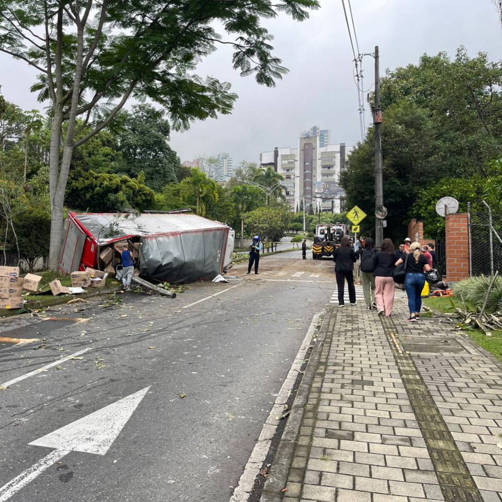 Imagen de referencia de un vehiculo volcado en Los Balsos.Foto: Sindy Valle.