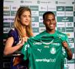 La presidenta de Palmeiras, Leila Pereira, con Jhon Arias en la presentación del colombiano con su nuevo club. FOTO TOMADA @Palmeiras
