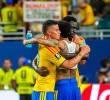 El futbolista colombiano Dávinson Sánchez fue una de las figuras del partido contra los lusos. En la foto se abraza con James Rodríguez y Daniel Muñoz. Foto: Juan Antonio Sánchez