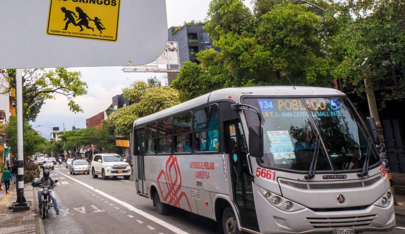Frente a este tema, el secretario de Seguridad de Medellín, Manuel Villa, señaló que este tipo de expresiones de protesta se han visto sobre todo en las comunas donde se han dado capturas de turistas extranjeros inmersos en casos de explotación sexual infantil como El Poblado o Aranjuez. Foto: Camilo Suárez Echeverry