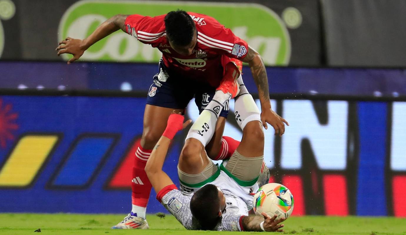 La entrega en la cancha de los jugadores del conjunto rojo dio frutos con tres anotaciones que no solo le dieron la victoria, sino que también consolidaron la confianza de los jugadores y la afición en el sueño de clasificar. Foto: Jaime Pérez