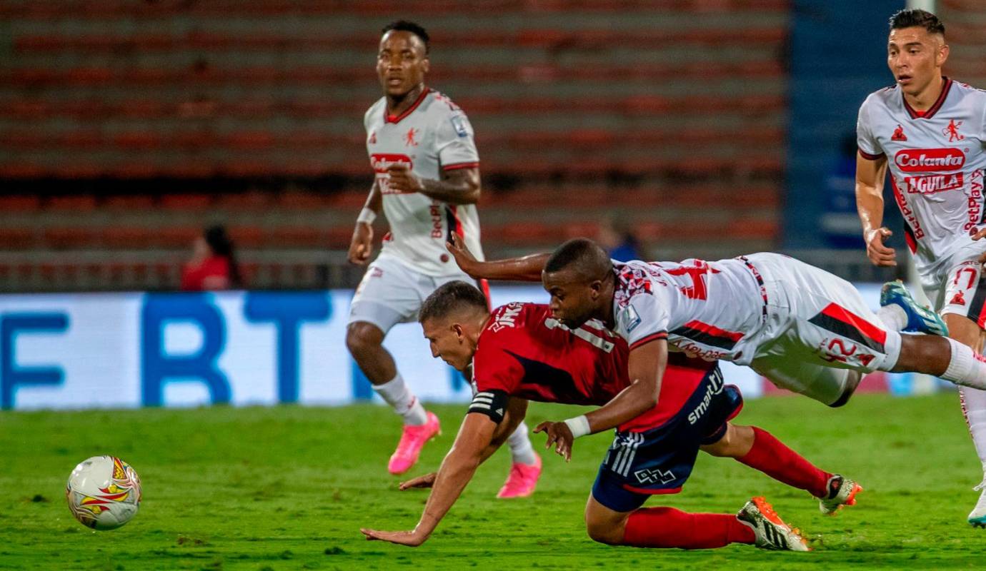 Fue una noche difícil para el Deportivo Independiente Medellín en el Estadio Atanasio Girardot, ya que sufrió una contundente derrota por 1-4 frente al América de Cali. Foto: Juan Antonio Sánchez