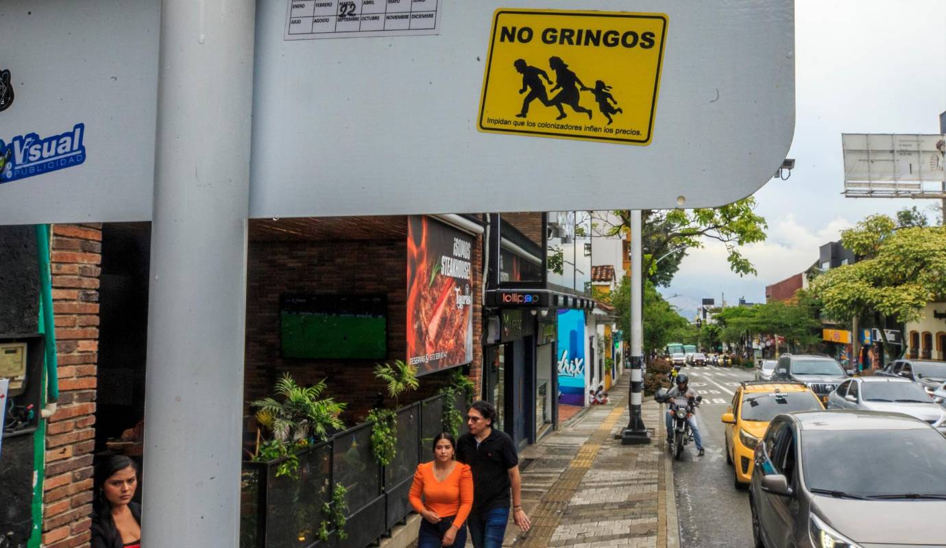 “Está bien pedir que los turistas respeten las normas y a los moradores de la ciudad. Pero no queremos que el turismo se ahuyente ni que la inversión en este renglón disminuya. Queremos es hacer las cosas al derecho y conforme a la norma. Porque a quien haga las cosas indebidas, quien recurra en prácticas delictivas o contrarias a la convivencia de los residentes, debe caerle el peso de la ley y ser expulsado”, apuntó Villa. Foto: Camilo Suárez Echeverry