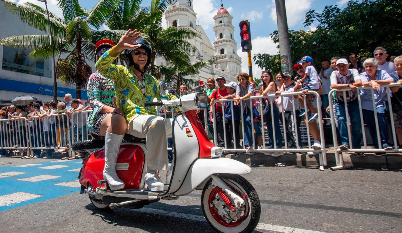Por tercer año consecutivo en Envigado disfrutaron del Desfile de Motos Clásicas y Antiguas. Foto: Esneyder Gutiérrez 
