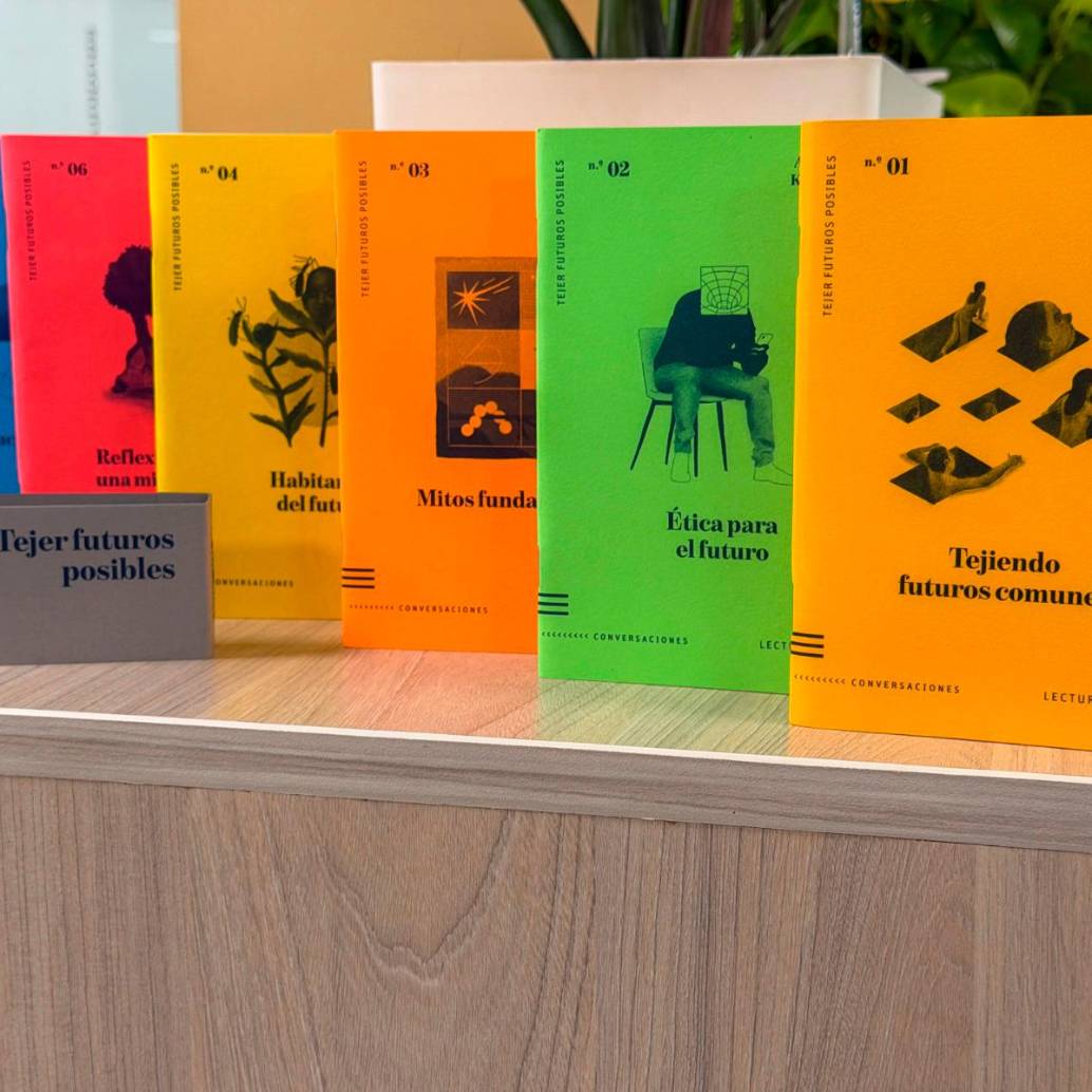 Los libros están a la venta en las librerías de la ciudad. También serán llevados a las ferias y allí tendrán descuentos. Foto: Cortesía Comfama.