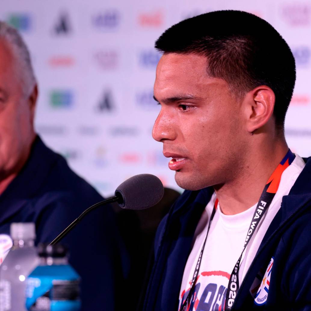 Diego Gómez y Gustavo Alfaro en la rueda de prensa previa al debut de Paraguay. FOTO: <b>X Albirroja</b>