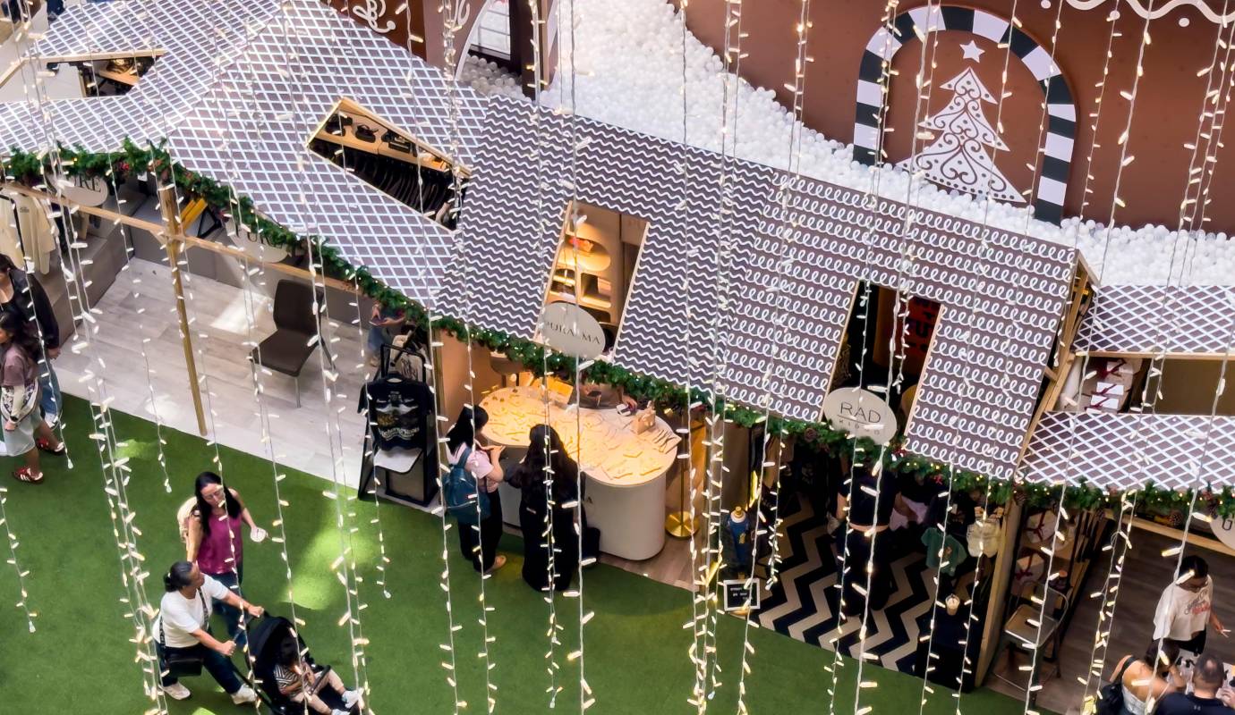 Centro comercial Viva Envigado. Estas iniciativas no solo dinamizan la actividad comercial en uno de los meses más importantes del año, sino que también consolidan a Medellín y su Área Metropolitana, como una de los lugares con mayor espíritu navideño en Colombia Foto: Camilo Suárez Echeverry