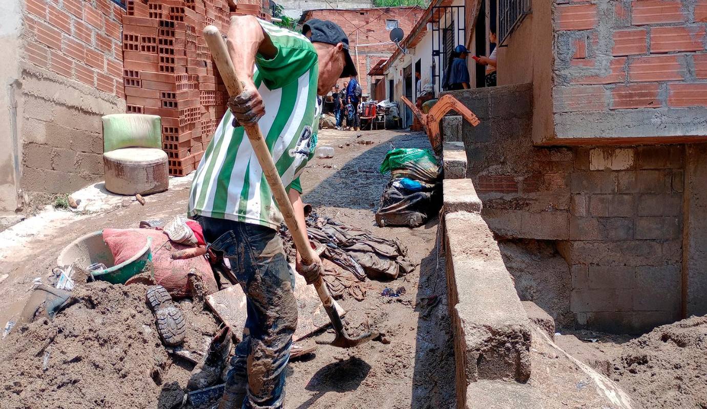 En Bello, los barrios El Trapiche y Los Espejos fueron los más perjudicados por la creciente de la quebrada La García. Foto: Manuel Saldarriaga Quintero