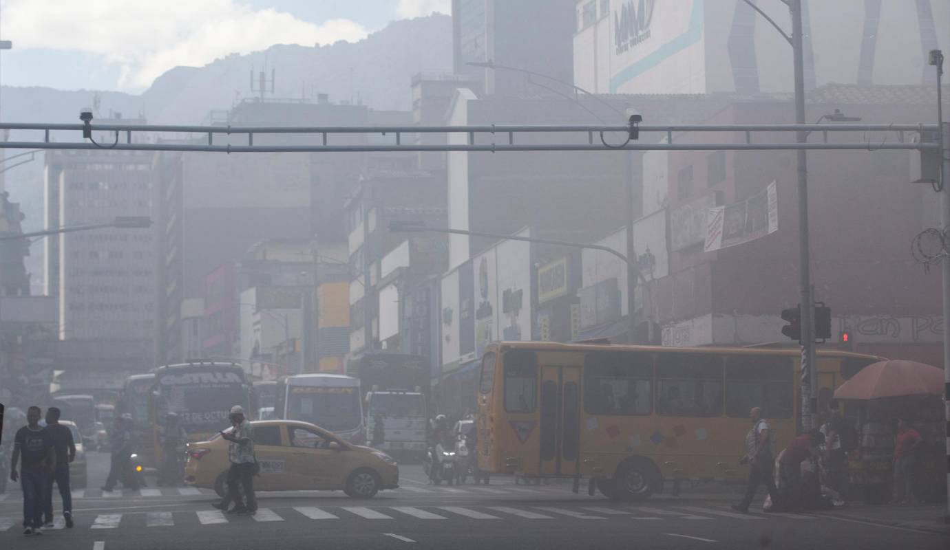De acuerdo con los reportes oficiales, la conflagración se desató hacia las 10:00 a.m., en inmediaciones de la carrera 54 (Cúcuta) con la calle 51. Foto: Julio César Herrera