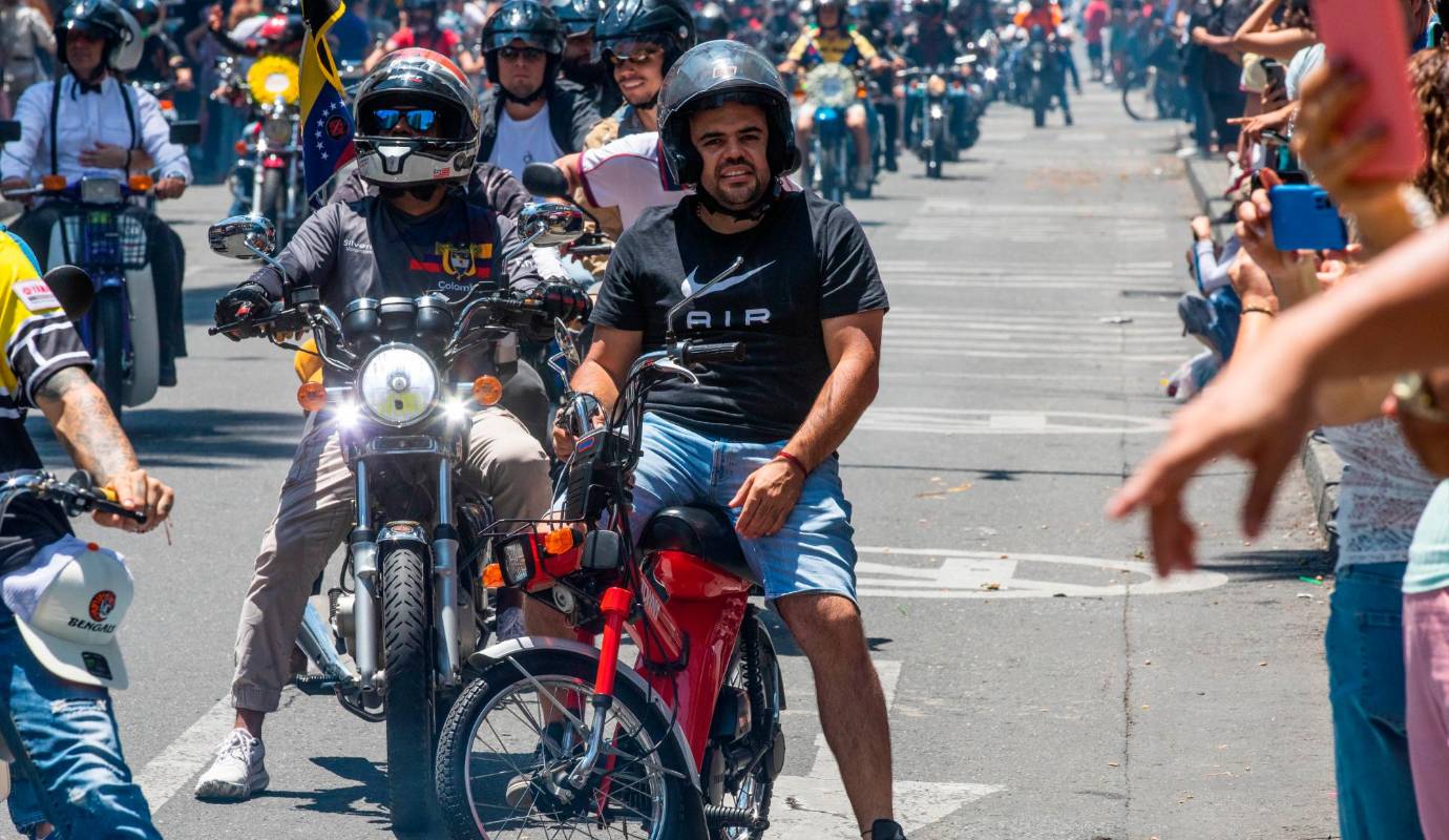 Por tercer año consecutivo en Envigado disfrutaron del Desfile de Motos Clásicas y Antiguas. Foto: Esneyder Gutiérrez 