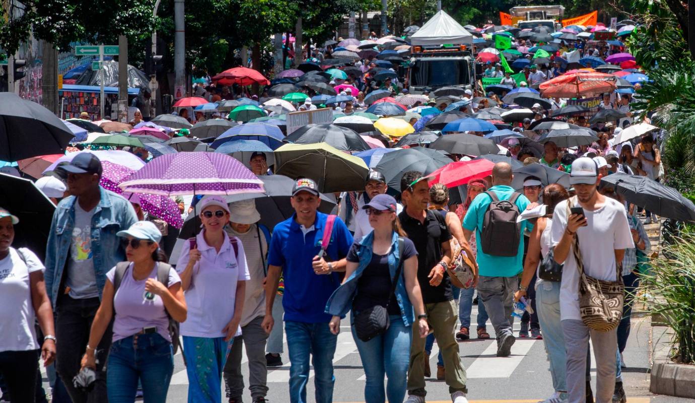 Los maestro realizaron esta marcha para exigir servicio médico oportuno y con calidad. Foto: Esneyder Gutiérrez