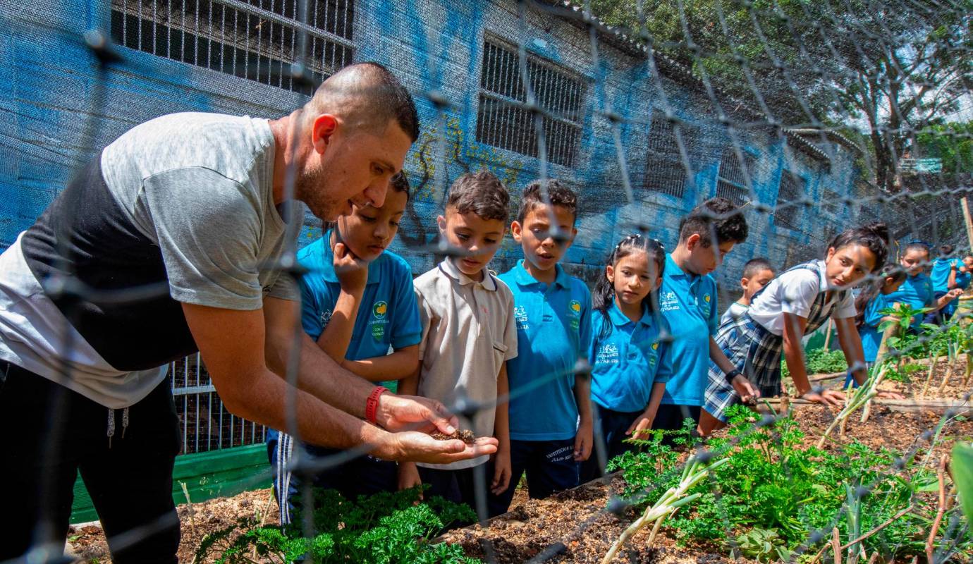 En Salgar está la única Ecoescuela ubicada en zona urbana. Los niños lograron convertir un basurero en una huerta. Foto: Esneyder Gutiérrez 