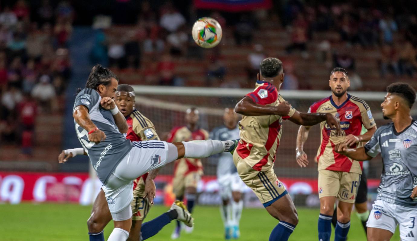 El encuentro fue un reflejo de lo que se vive en la Liga BetPlay: equipos con una notable vocación de ataque, pero con evidentes problemas en defensa. Foto: Juan Antonio Sánchez