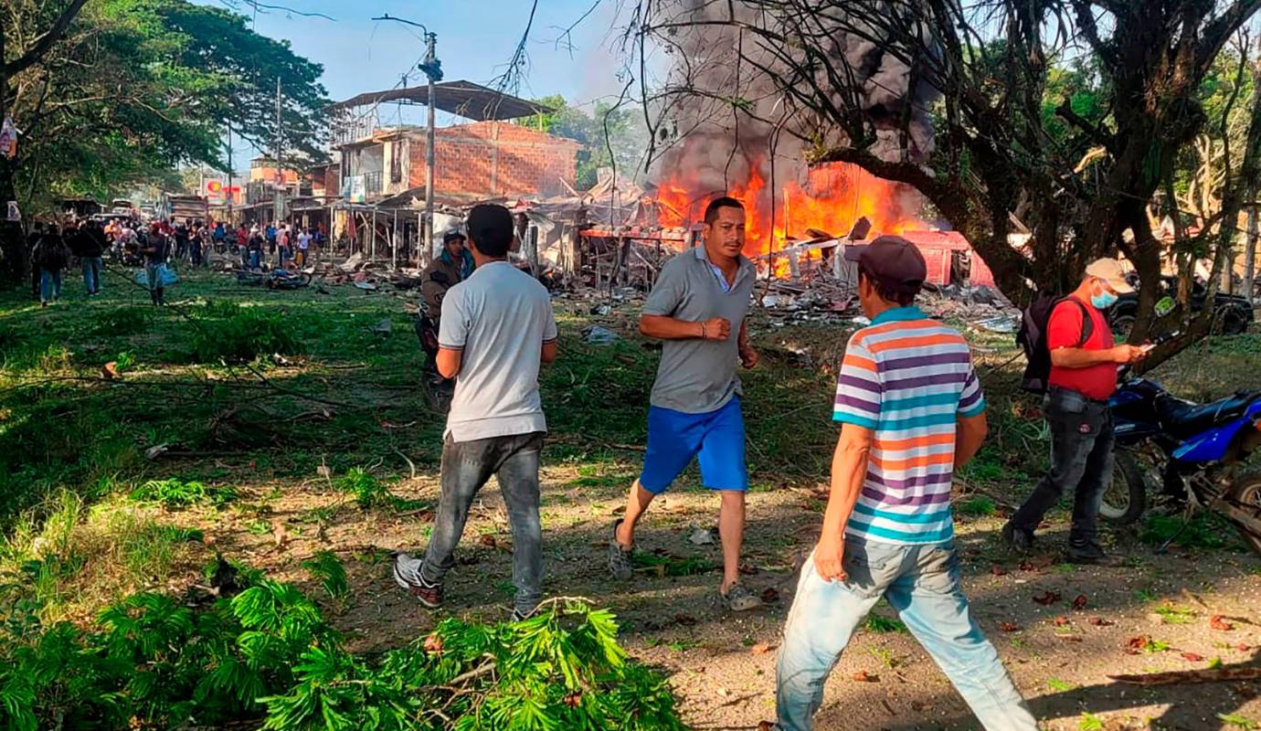 Según la policía, luego del atentado se registraron enfrentamientos, en la localidad rural de Timba, en el departamento de Cauca, donde operan disidencias de las FARC 
