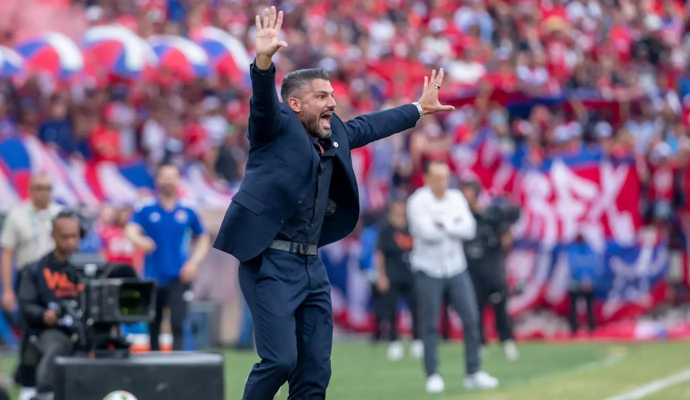 Atlético Nacional dirigido por Javier Gandofi fue quien abrió el marcador, con un gol de Edwin Cardona, desatando la euforia en las tribunas. Foto: Juan Antonio Sánchez.