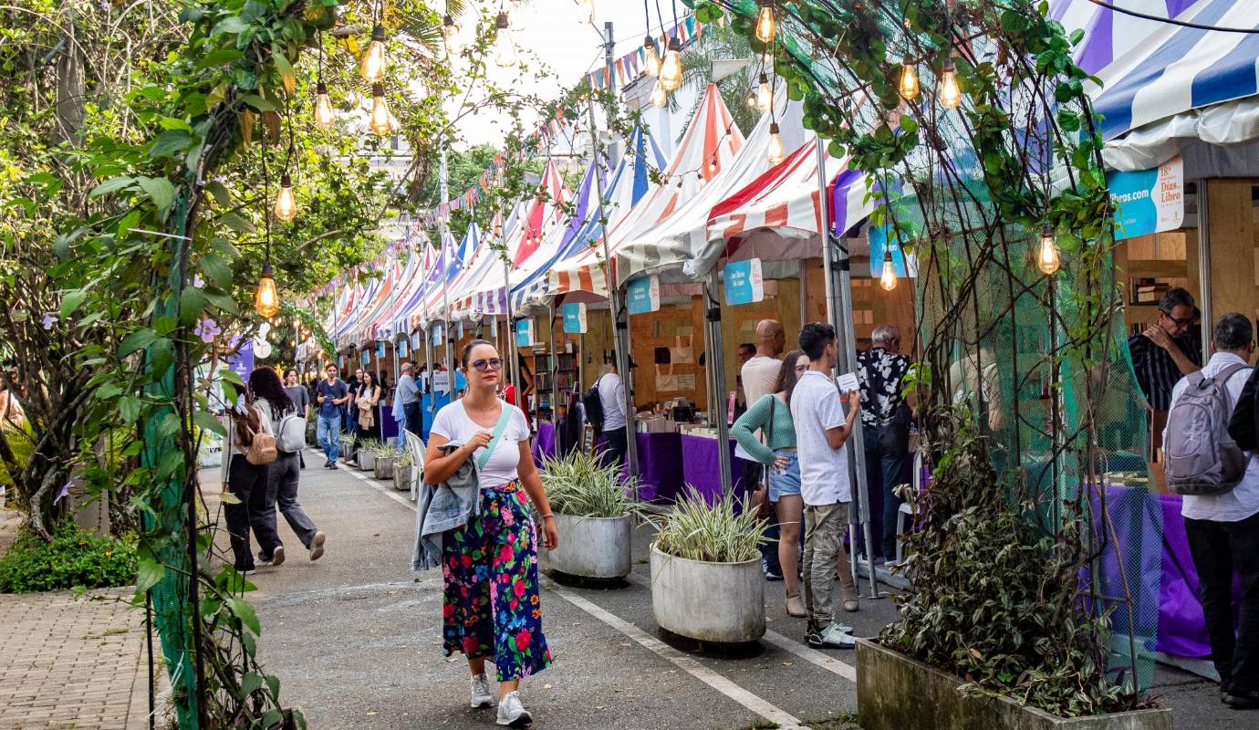 Los emprendedores locales tendrán su feria en el corredor cultural de Carlos E. Restrepo y otras entidades se sumarán a las actividades, entre ellas el Centro Cultural de la Facultad de Artes de la Universidad de Antioquia que celebrará sus 13 años este sábado con una amplia programación; la Casa de la Literatura San Germán que ofrecerá programación remota y recorridos. Fotos: Esneyder Gutiérrez 