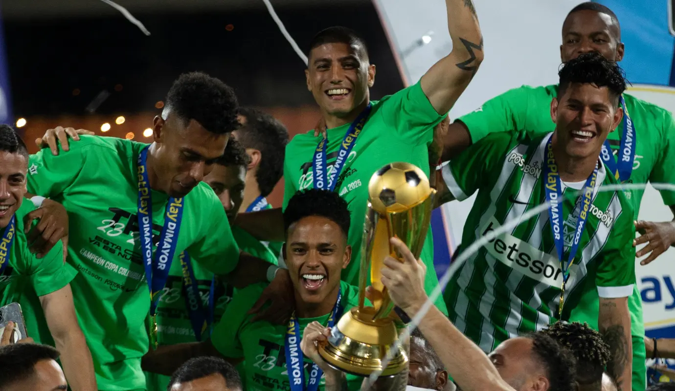 En una noche cargada de tensión, pasión y el fervor inigualable del fútbol antioqueño, Atlético Nacional se consagró campeón de la Copa BetPlay tras derrotar 1-0 al Independiente Medellín. Foto Camilo Suárez