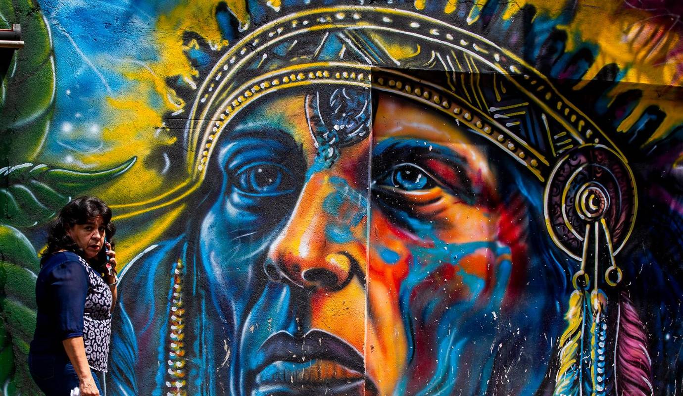 Sus nuevas obras, que adornan las calles de este barrio, son un homenaje a la diversidad y la belleza de nuestra tierra. A través de sus murales, FATE invita a los ciudadanos y visitantes a sumergirse en un universo lleno de simbolismo y significado. Foto: Julio César Herrera