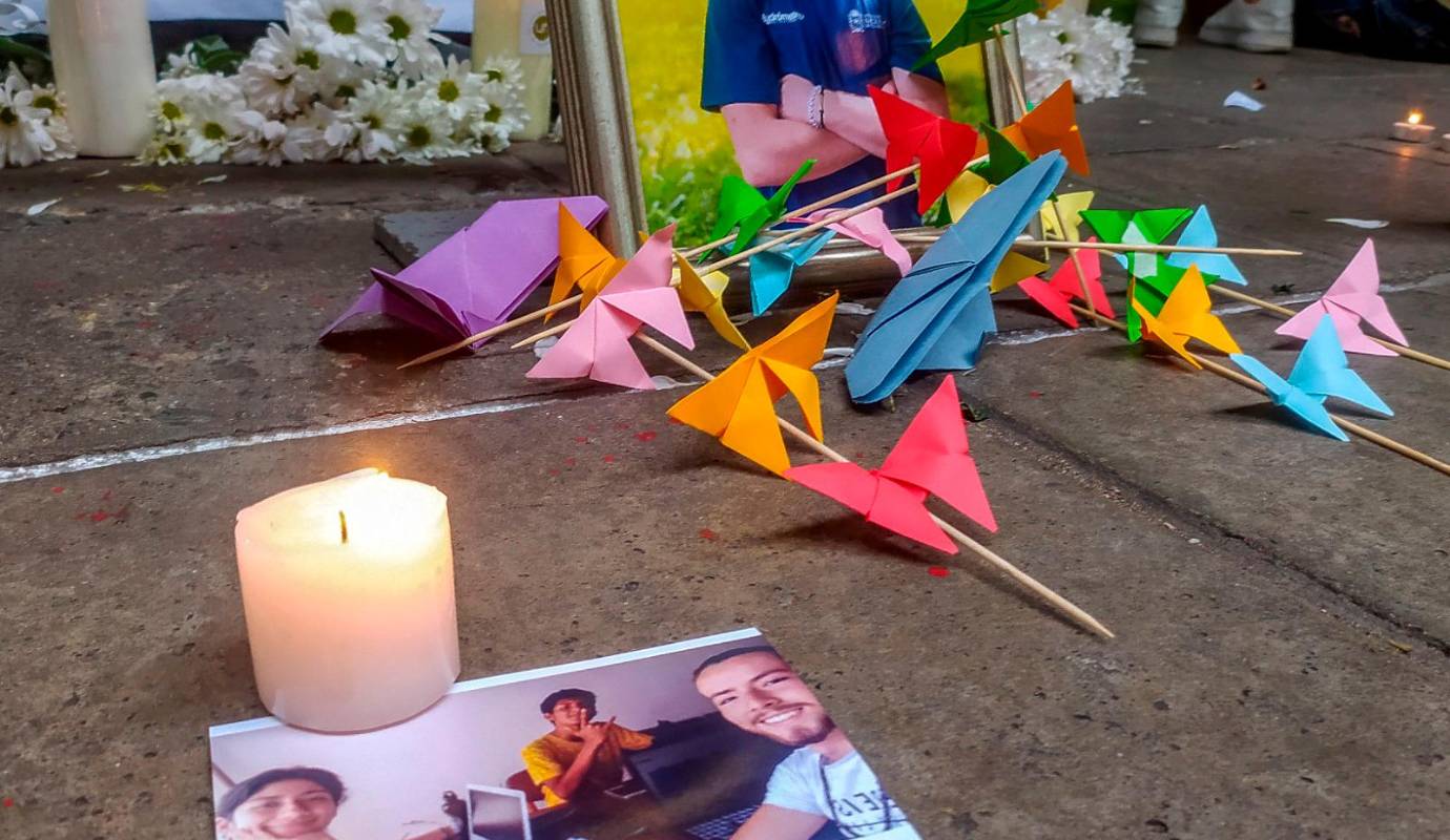 En la velatón de despedida organizada en su memoria también asistieron sus padres y familiares. Foto: El Colombiano