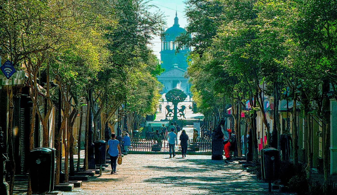 El Instituto Cultural de Cabañas es una joya arquitectónica de estilo neoclásico que ha sido reconocida como Patrimonio de la Humanidad por la UNESCO. Foto: Oficina de Visitantes y Convenciones de Guadalajara