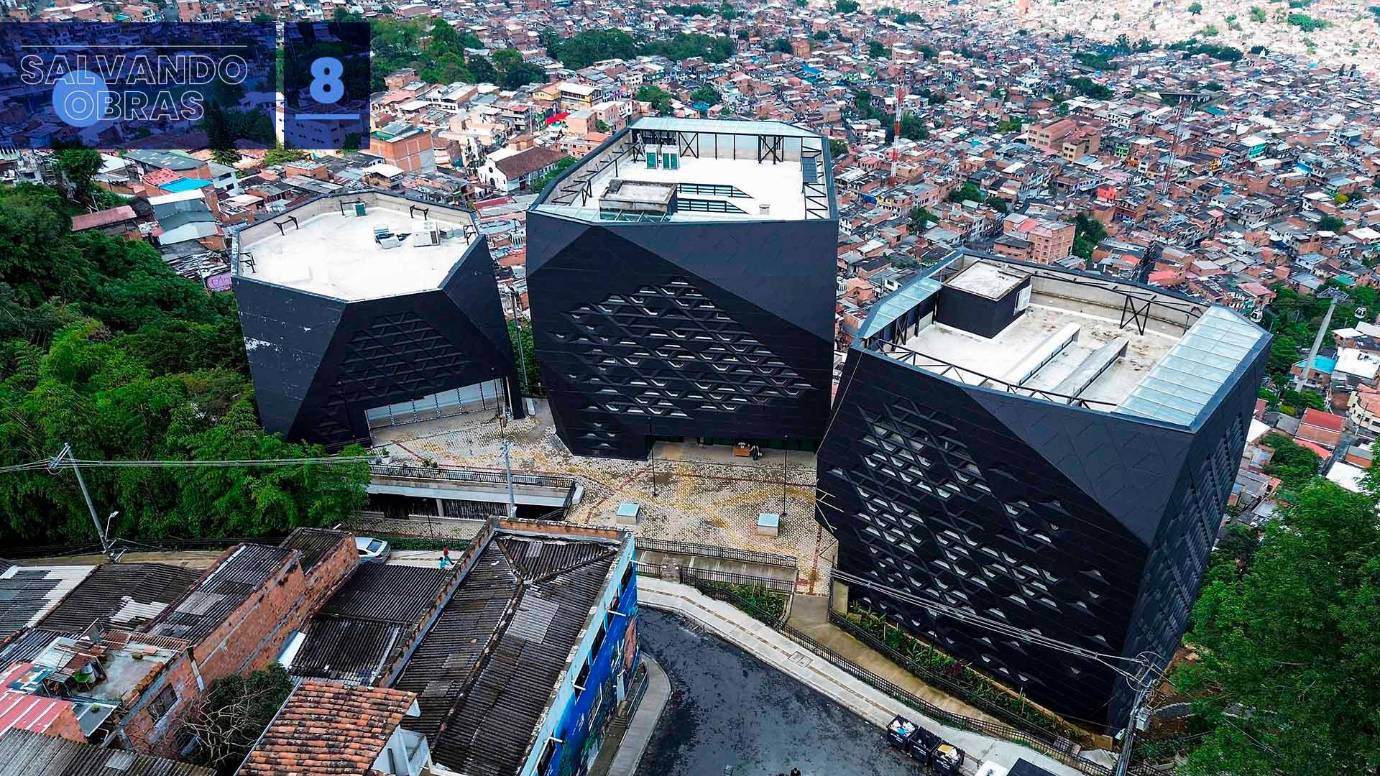 La obra, que ahora se conoce como Parque Biblioteca Santo Domingo Savio, tiene un 98% de avances físicos y 97% financieros. Adolfo Taborda afirma que, incluso una vez terminada, aún quedará el reto de integrarla al territorio mediante acciones de apropiación social, memoria y garantías de sostenimiento. En la foto, las obras, a la fecha, del Parque Biblioteca Santo Domingo.