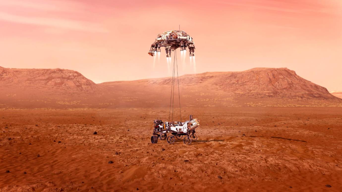 Es el vehículo más pesado, complejo y caro que la NASA ha enviado a la superficie de Marte: unos 2.200 millones de euros. Según la directora de vuelo de la misión, el aparato tiene toda la tecnología necesaria para encontrar rastros de vida microbiana. Foto. 