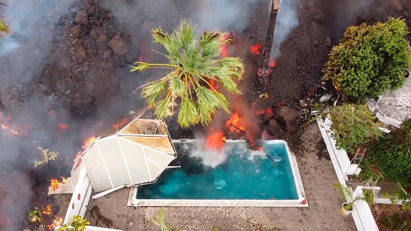 Propiedades privadas fueron consumidas por la lava. FOTO: GETTYi