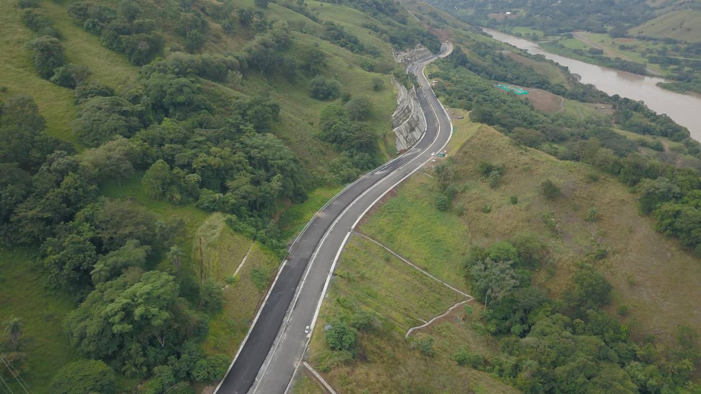 En total se construyen 59 puentes y 3 intercambiadores. Foto: Concesión