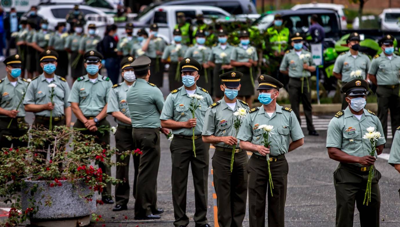 El joven policía, fue despedido con calle de honor y estuvo acompañado de familiares, amigos y compañeros de la Policía. Foto Juan Antonio Sánchez Ocampo