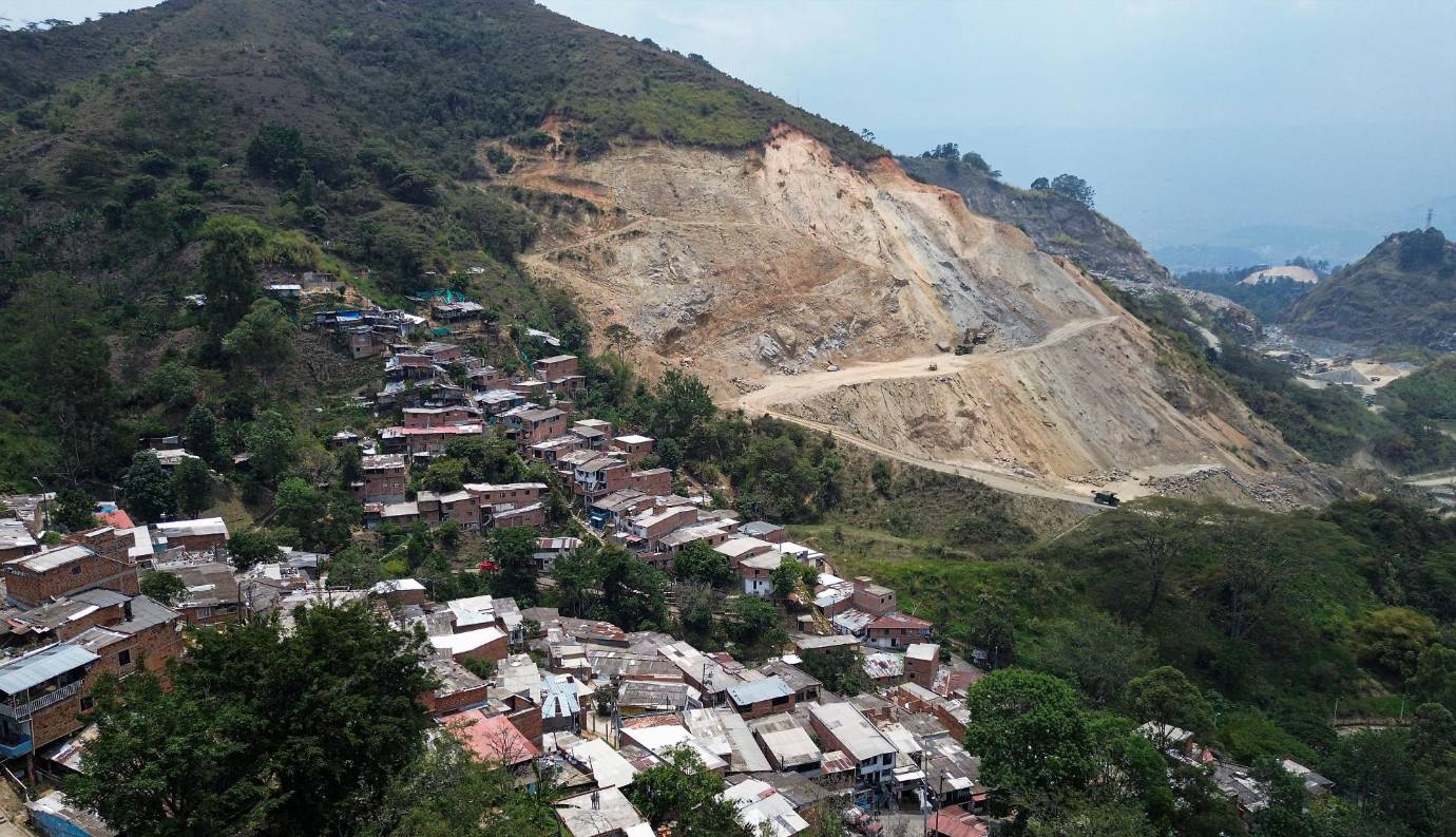 En el 2020, Corantioquia le aprobó a la empresa Cantera Santa Rita S.A.S. la licencia ambiental del proyecto de explotación minera llamado “Mina la extensión” por un periodo de 27 años aunque esta solo tenga un contrato de concesión minera hasta 2037. Foto: Manuel Saldarriaga Quintero.