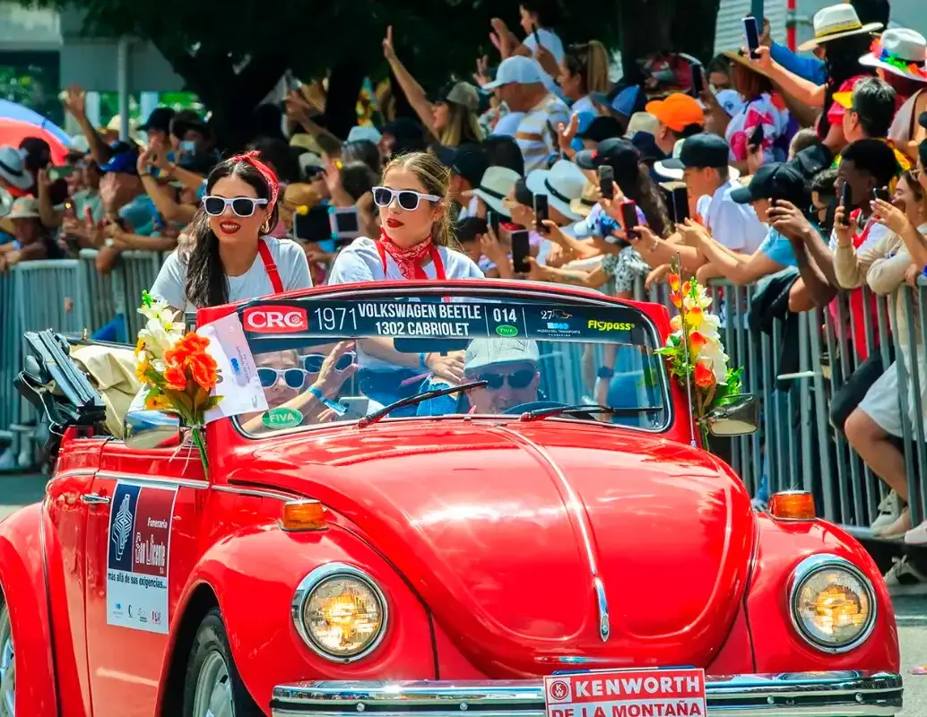 La Feria de las Flores 2025 reúne cientos de actividades culturales, musicales y patrimoniales en Medellín y sus corregimientos, celebrando las tradiciones paisas con flores, música y alegría. FOTO Esneyder Gutiérrez