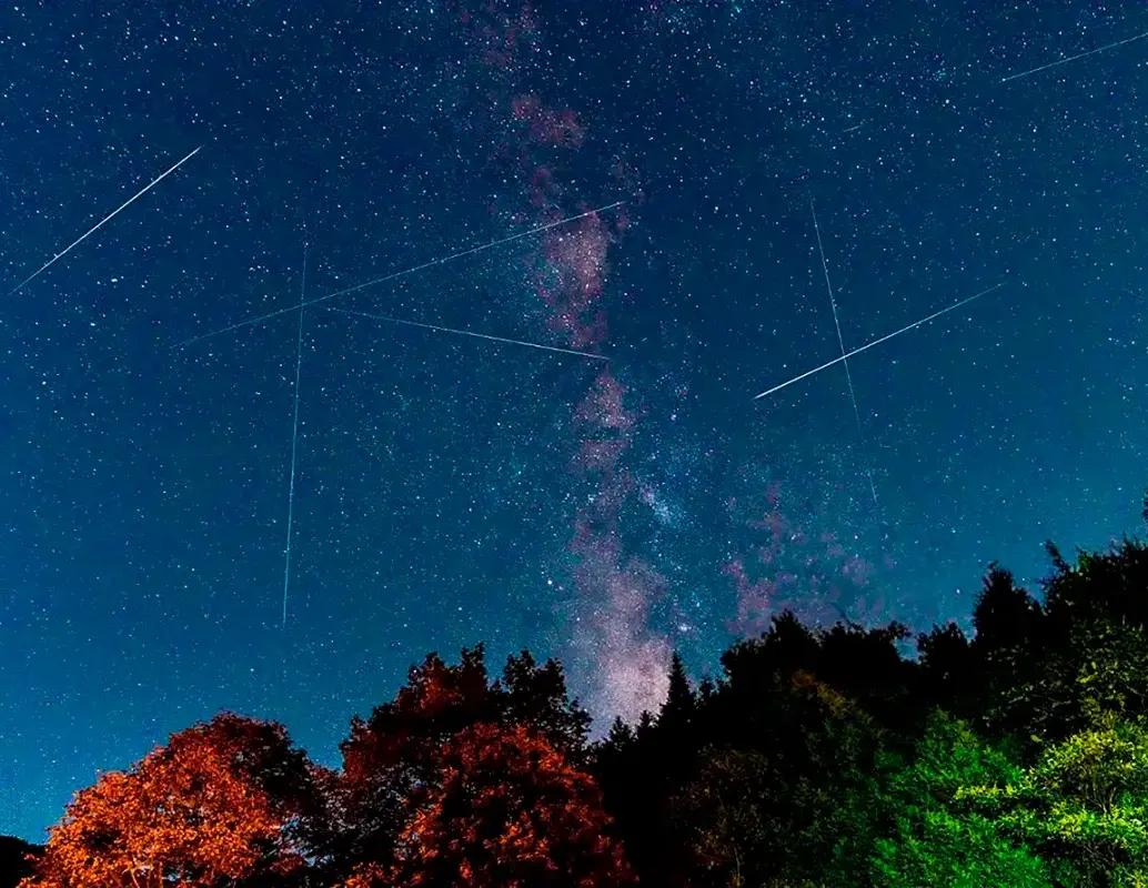 Las Perseidas, conocidas como Lágrimas de San Lorenzo, iluminan el cielo cada agosto con decenas de destellos visibles desde el hemisferio norte. FOTOS Getty