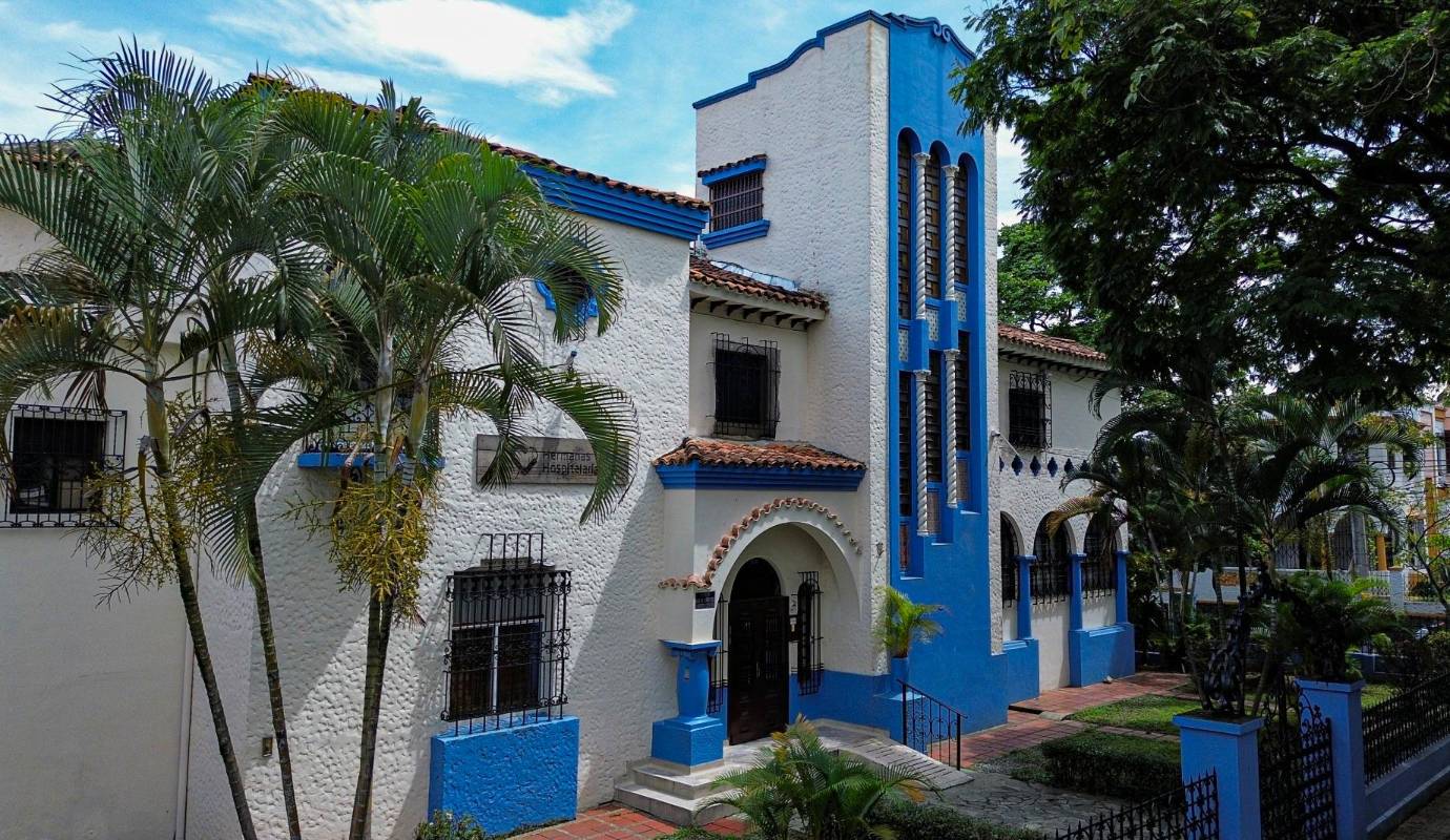 Este hermoso barrio remonta sus orígenes a 1926. Allí se construyeron viviendas de gran tamaño, con amplios jardines y alturas entre uno y dos pisos, en diversos estilos europeos y norteamericanos. Foto: Manuel Saldarriaga Quintero.