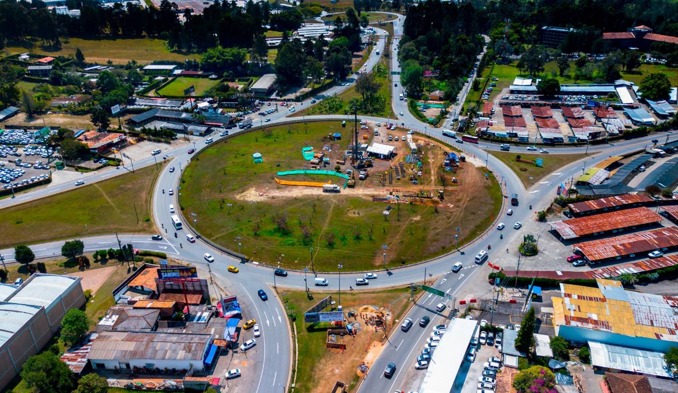 La primera parte de la obra será la construcción del puente que conectará a la vía que sale desde el túnel de Oriente hasta la glorieta interior del aeropuerto José María Córdova. Foto: Camilo Suárez Echeverry