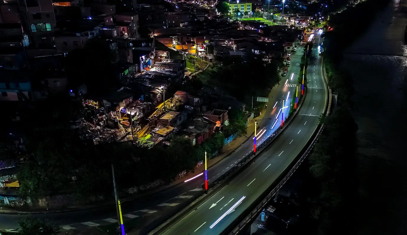 Con estas acciones, Medellín ratifica su compromiso por proteger y embellecer los espacios públicos, apostando por soluciones innovadoras que combinan funcionalidad, estética y sostenibilidad. Foto: Camilo Suárez Echeverry