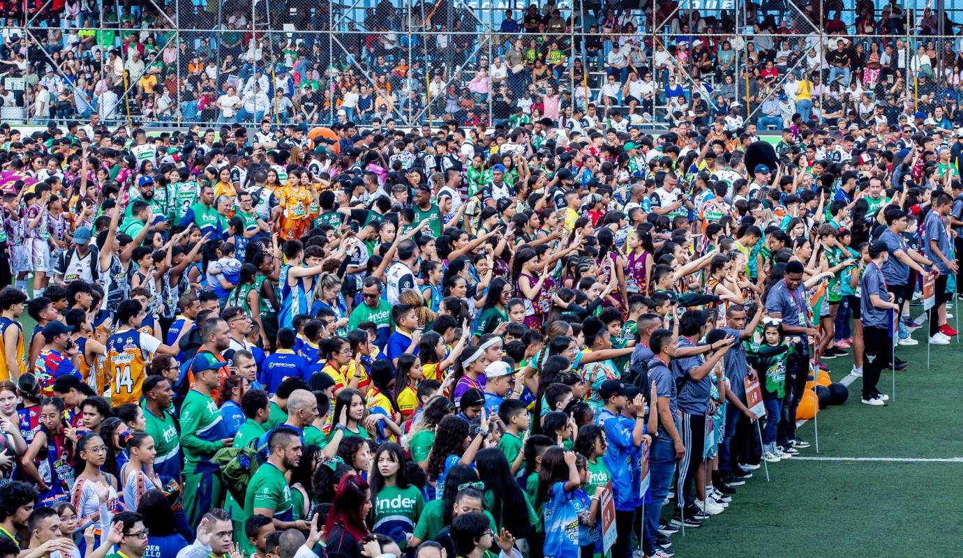 La cancha Marte Uno se convierte en el escenario principal del Babyfútbol Colanta, un evento que reúne a 62 equipos de cinco países. FOTO: Jaime Pérez