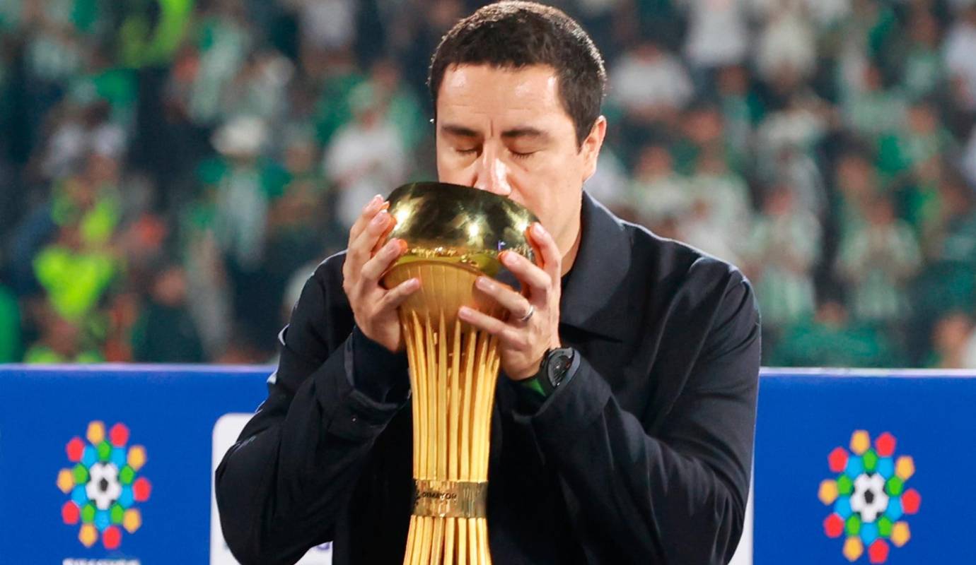 El técnico Efraín Juárez destacó la fortaleza y el compromiso de sus jugadores. “Este título es para nuestra hinchada, que nunca dejó de creer. Es el fruto del esfuerzo y la unidad de este grupo”, afirmó emocionado. Foto: Manuel Saldarriaga