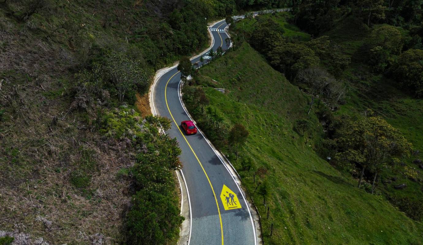 El corredor vial permitirá a los granadinos crear estrategias turística que lleve desarrollo a las veredas en zona de influencia como La Aurora, El Chuscal, Tafetanes, Primavera, La Quiebra, San Miguel, la Aguada y Los Medios, todas estas con paisajes irrepetibles, ríos, quebradas y bosques con un potencial tremendo para desarrollar turismo comunitario y de naturaleza Foto: Manuel Saldarriaga Quintero.