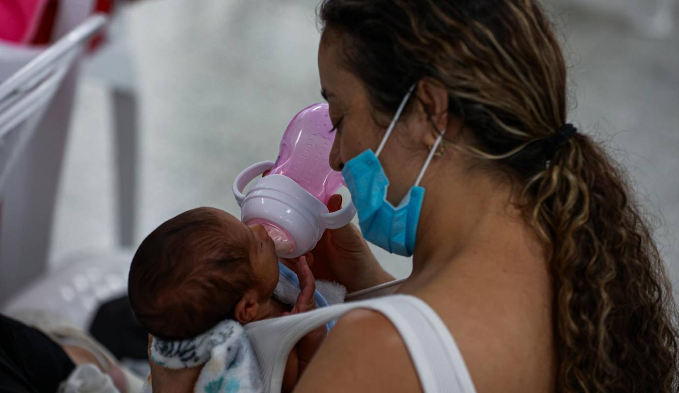 A pesar de los grandes avances logrados, aún queda mucho por hacer. El Programa Madre Canguro sigue siendo una necesidad para muchos bebés prematuros y sus familias. Foto: Manuel Saldarriaga Quintero.