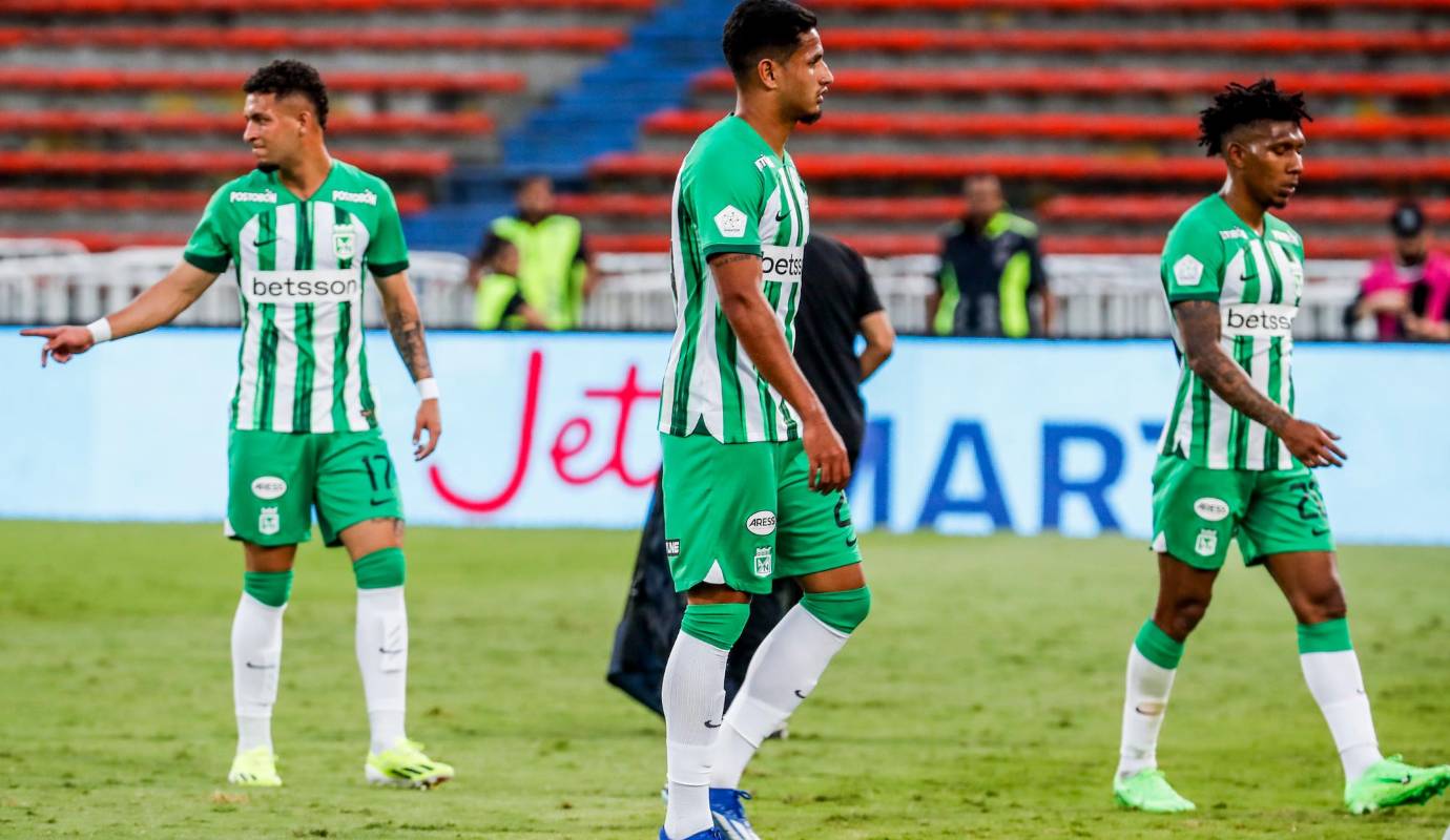 La tristeza de los jugadores lo dice todo. FOTO: Jaime Pérez 