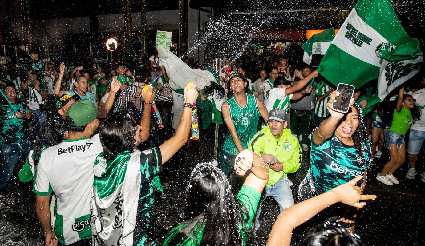 El centro comercial Obelisco vivió un verdadero carnaval con la nueva estrella del verde. FOTO: Jaime Pérez