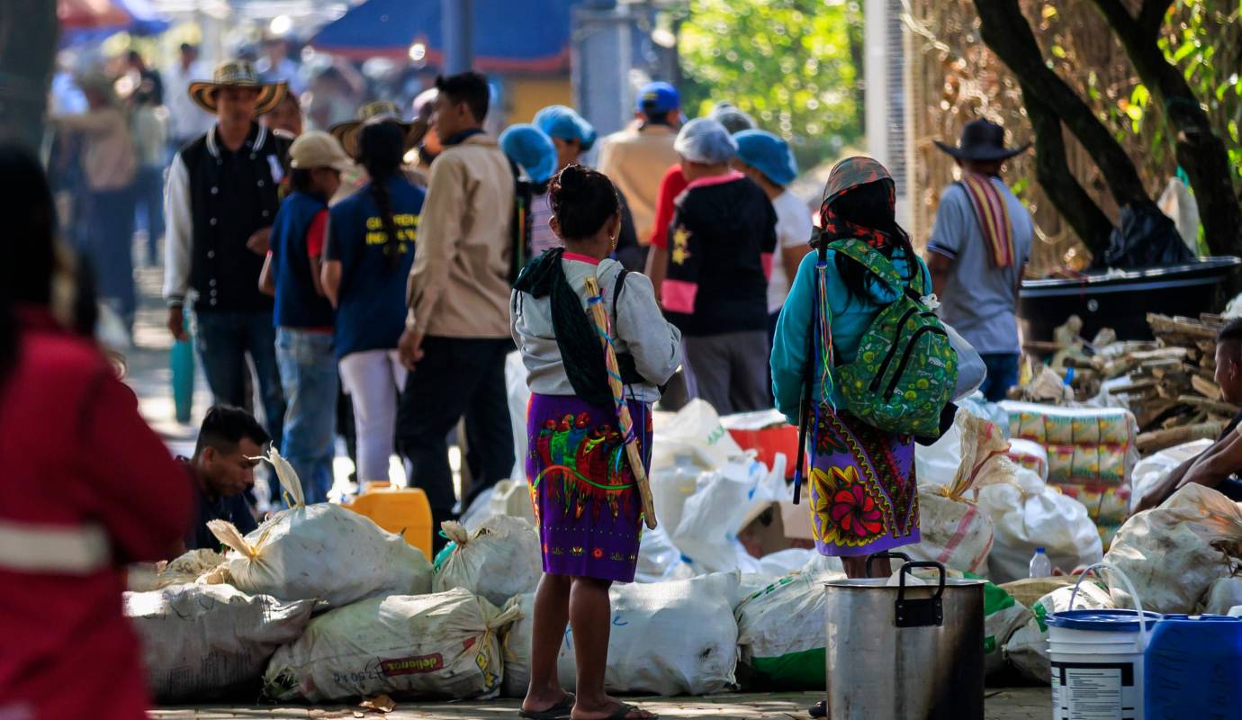 Los manifestantes bloquearon el ingreso a trabajadores distritales y departamentales. Foto: Camilo Suárez Echeverry