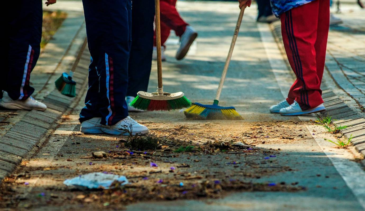 Con esta jornada de limpieza se demuestra el compromiso de la sociedad civil con el cuidado del medio ambiente y el embellecimiento de la ciudad. Foto: Camilo Suárez Echeverry