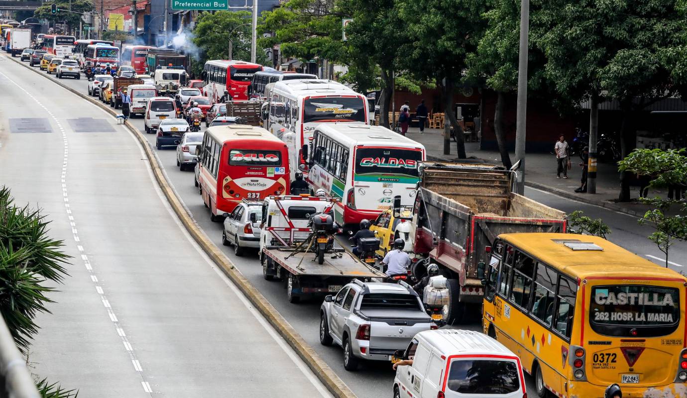 Con esta movilización, Medellín se unió a otras ciudades del país donde también se llevaron a cabo actos conmemorativos y manifestaciones. Foto: Jaime Pérez