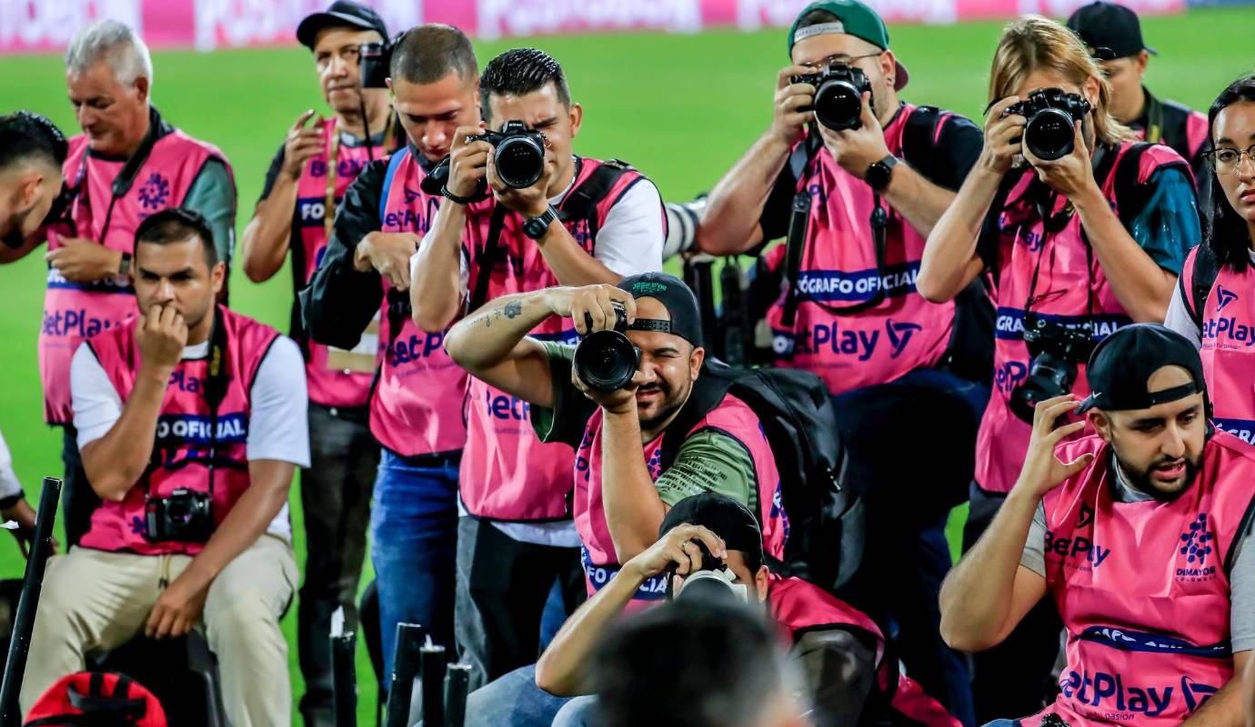 Los reporteros gráficos volvieron de nuevo al estadio Atanasio Girardot para captar las mejores imágenes del fútbol colombiano. FOTO: Jaime Pérez