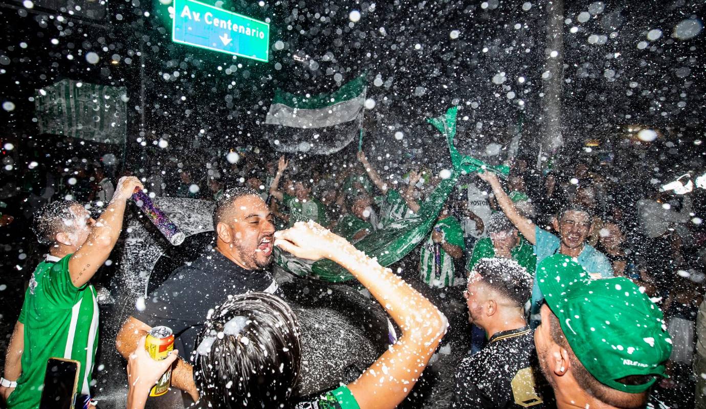 Una nueva alegría para los hinchas del verde tras conquistar la séptimas estrella de la Copa Colombia. FOTO: Jaime Pérez