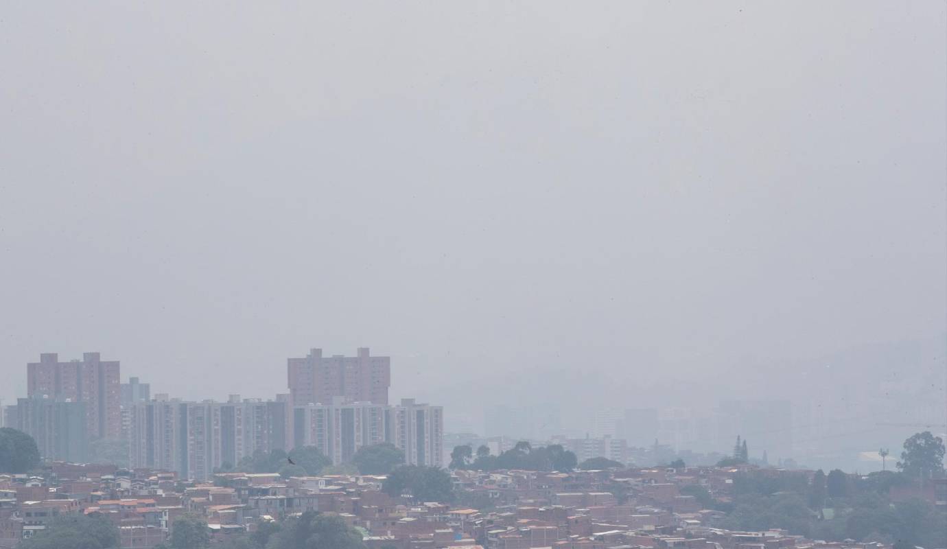 Hoy martes 16 de abril las estaciones que presentan niveles de contaminación con niveles riesgosos son Altavista, Itagüí, La Estrella, Sabaneta y Caldas, por lo que allí se recomienda evitar la realización de actividades al aire libre. Foto: Jaime Pérez